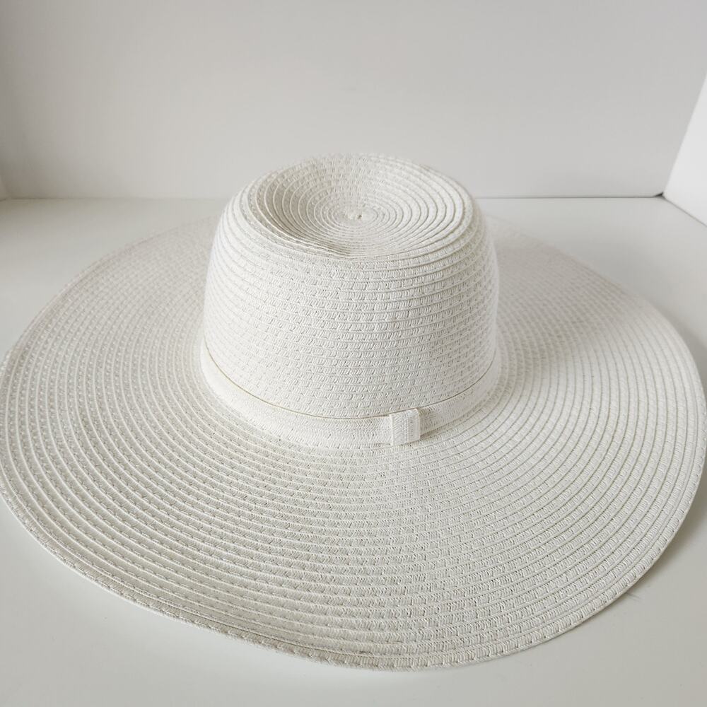 NWOT Shade & Shore White Target Straw Hat Paper Wide Brim Beach Sun Summer